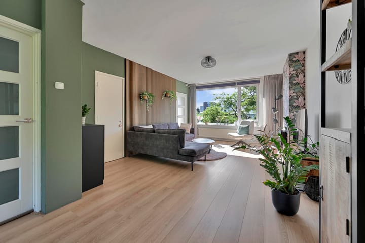 Appartement te koop: van Leeuwenstraat 110, Voorburg