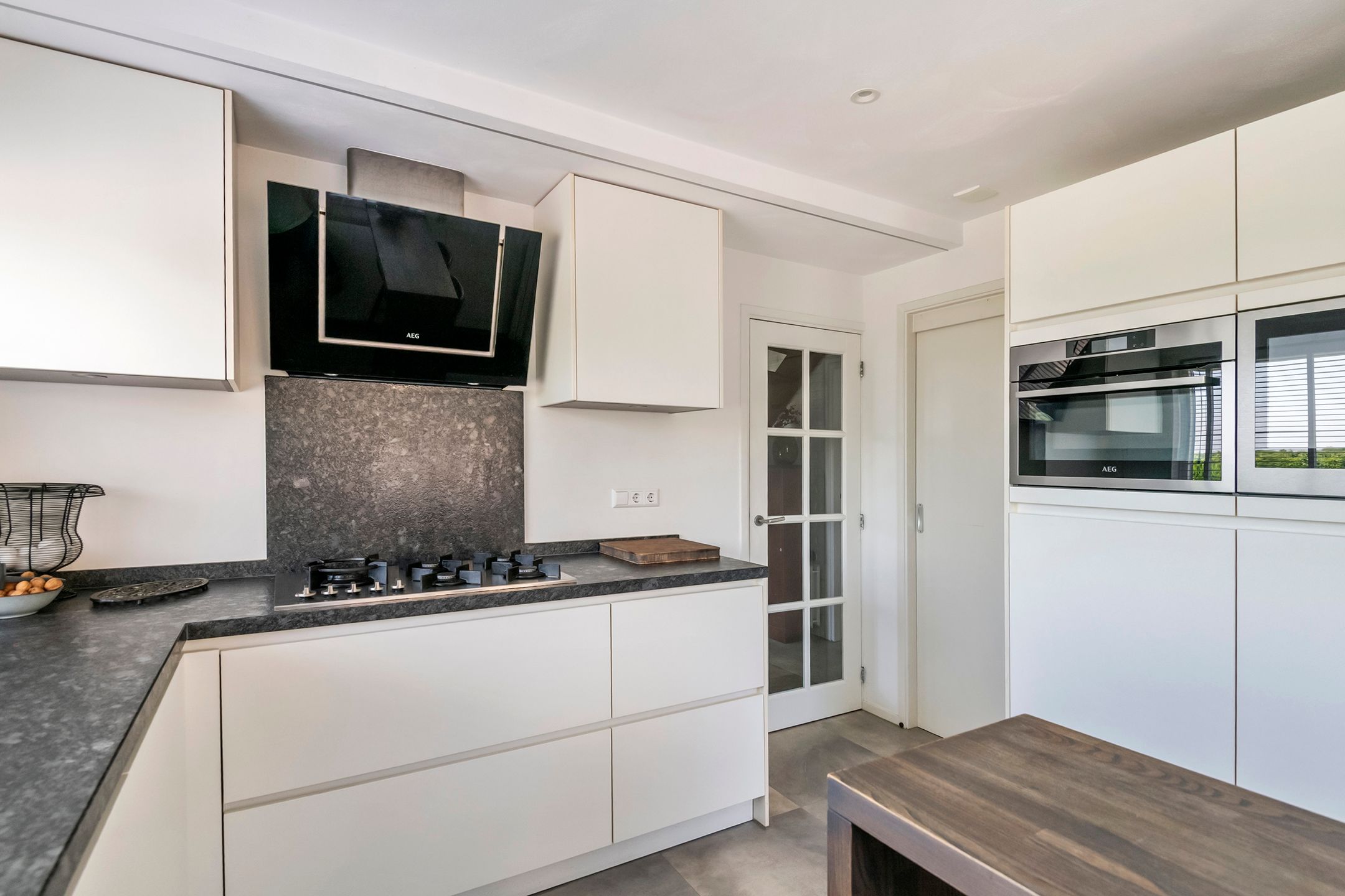 Photo 24 of Maximiliaan van Egmondstraat 10