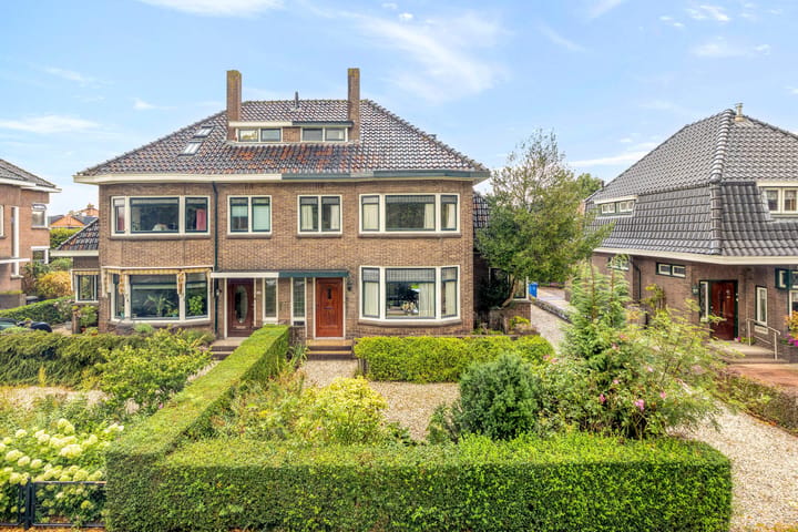 Twee-onder-één-kap te koop: Singel 103, Woerden