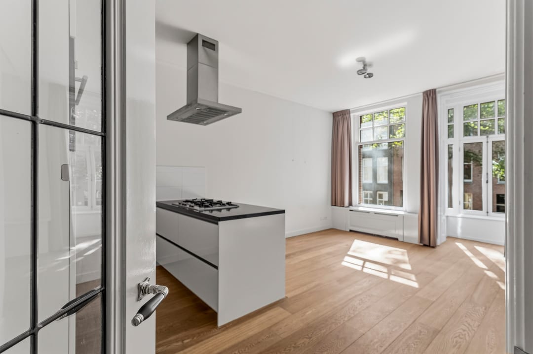 Photo 11 of Johannes Verhulststraat 142-1