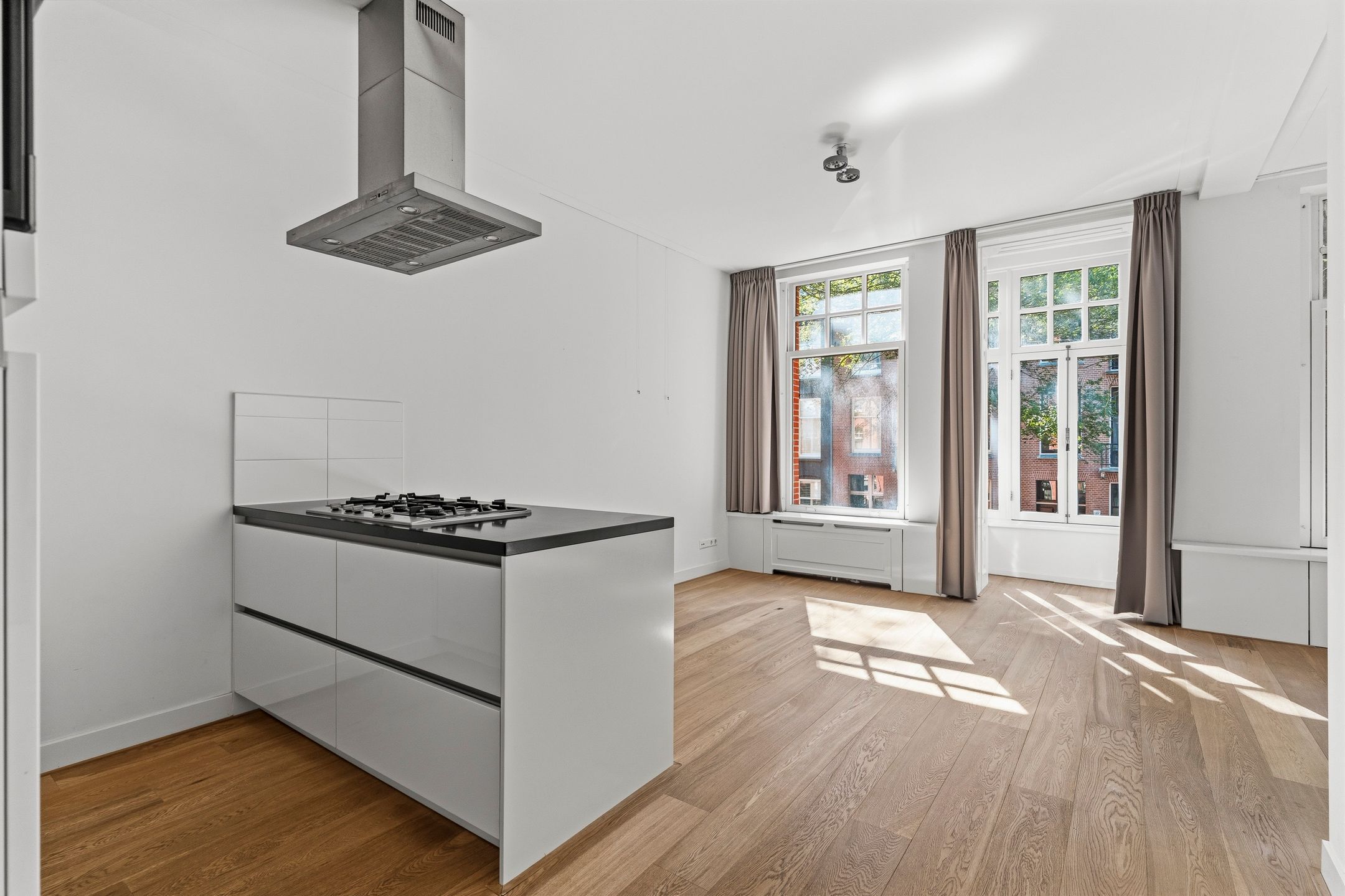 Photo 9 of Johannes Verhulststraat 142-1