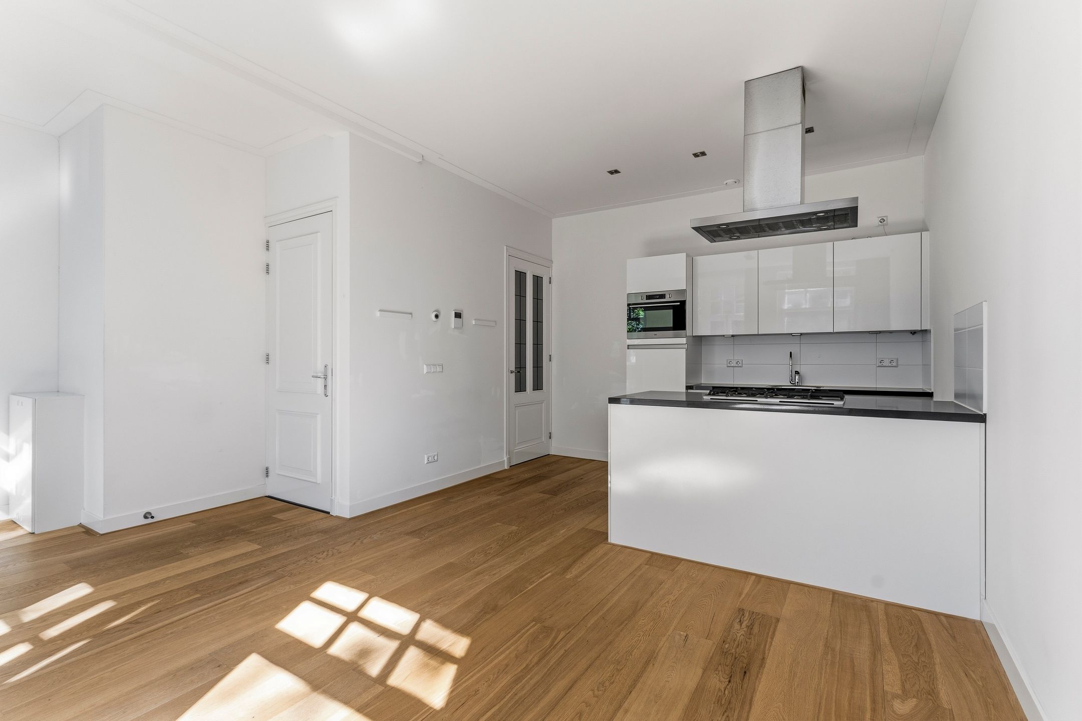 Photo 12 of Johannes Verhulststraat 142-1