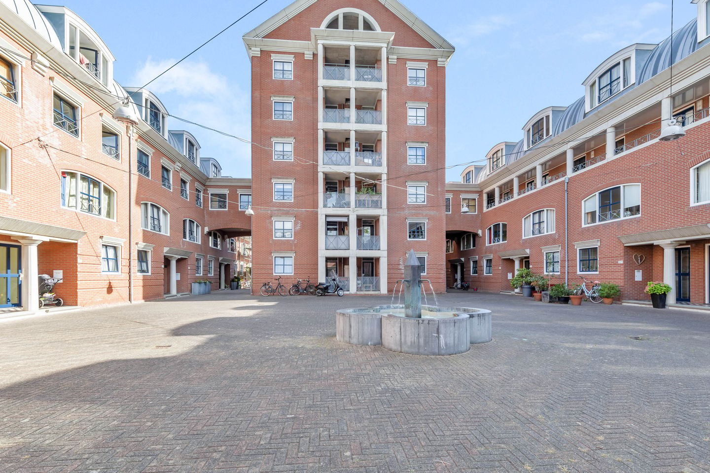 Photo 5 of Charles Vos-cour 32-A