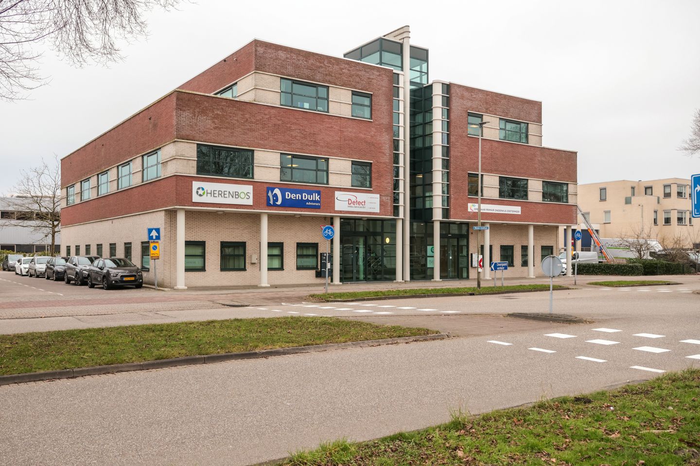 View photo 1 of Blauw-roodlaan 152