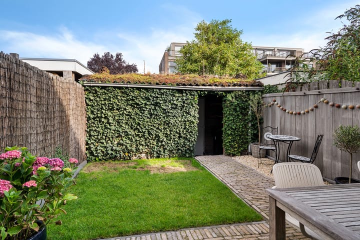 Tussenwoning te koop: J.W.C. Bloemstraat 21, Alphen Aan Den Rijn