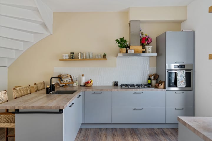 Tussenwoning te koop: J.W.C. Bloemstraat 21, Alphen Aan Den Rijn