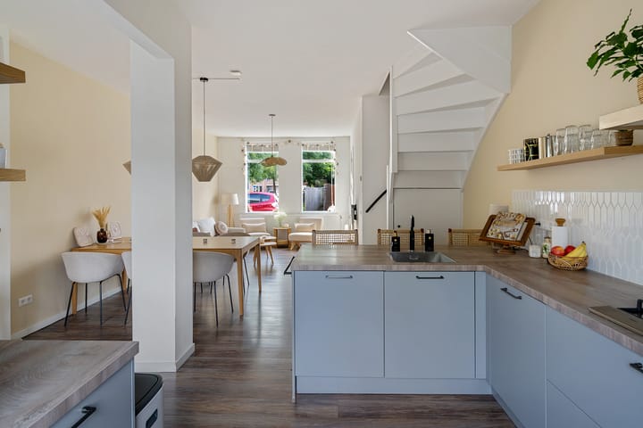 Tussenwoning te koop: J.W.C. Bloemstraat 21, Alphen Aan Den Rijn