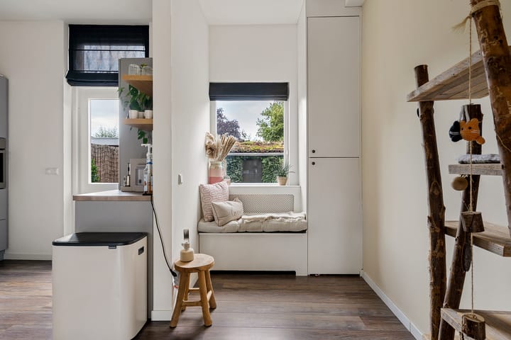 Tussenwoning te koop: J.W.C. Bloemstraat 21, Alphen Aan Den Rijn