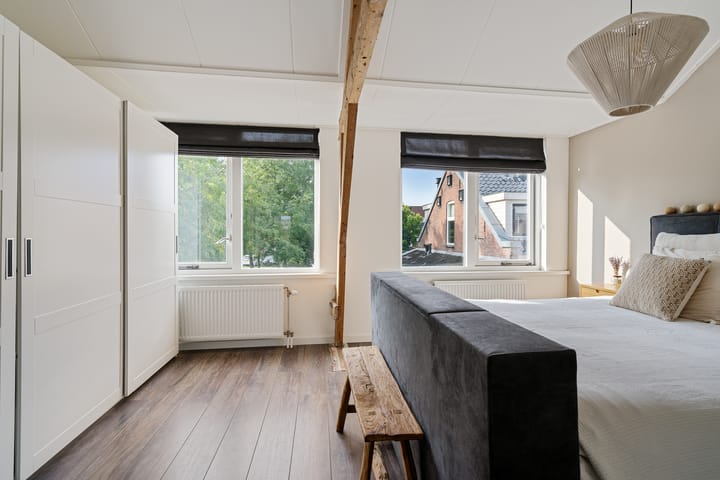 Tussenwoning te koop: J.W.C. Bloemstraat 21, Alphen Aan Den Rijn