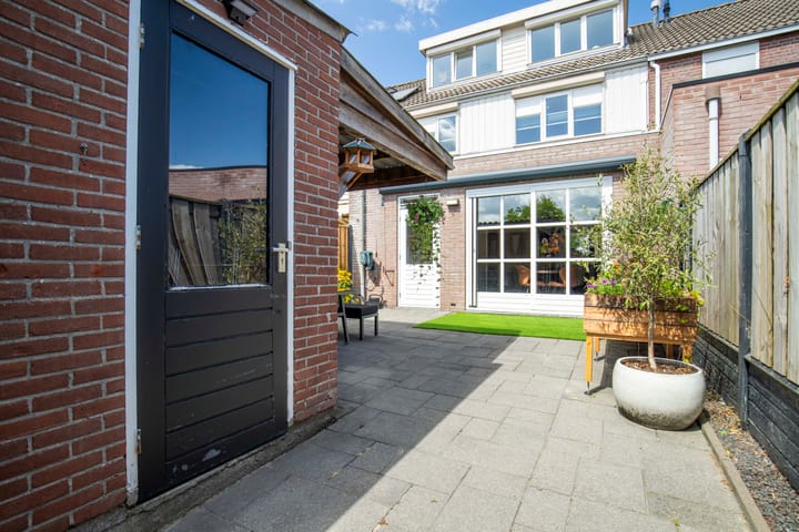 Tussenwoning te koop: Pr Willem Alexanderstr 40, Genemuiden