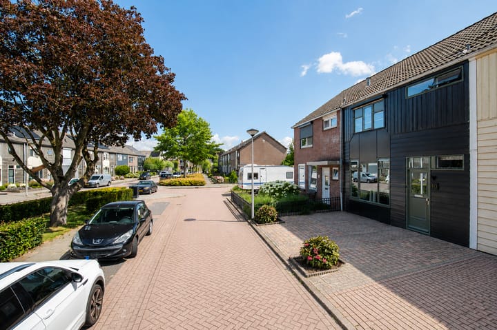 Tussenwoning te koop: Pr Willem Alexanderstr 40, Genemuiden