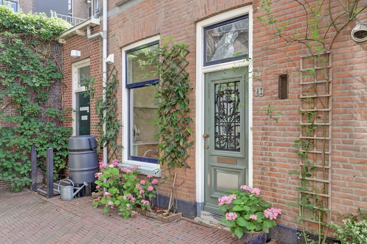 Photo 2 of Wolvenplein 18