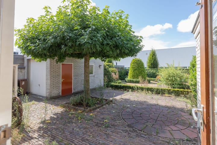 Twee-onder-één-kap te koop: Leidsestraat 80, Hillegom