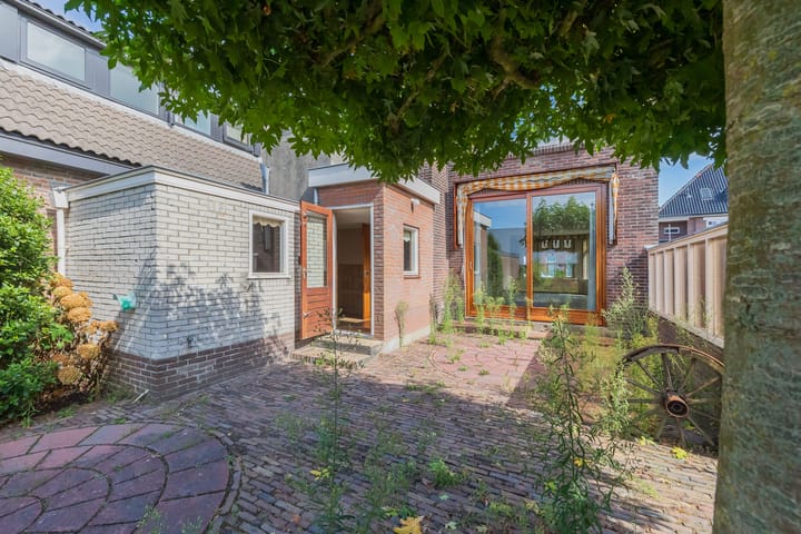 Twee-onder-één-kap te koop: Leidsestraat 80, Hillegom