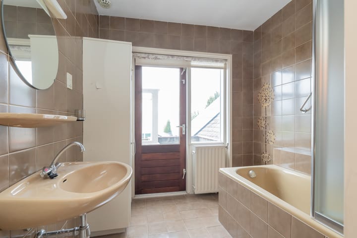 Twee-onder-één-kap te koop: Leidsestraat 80, Hillegom