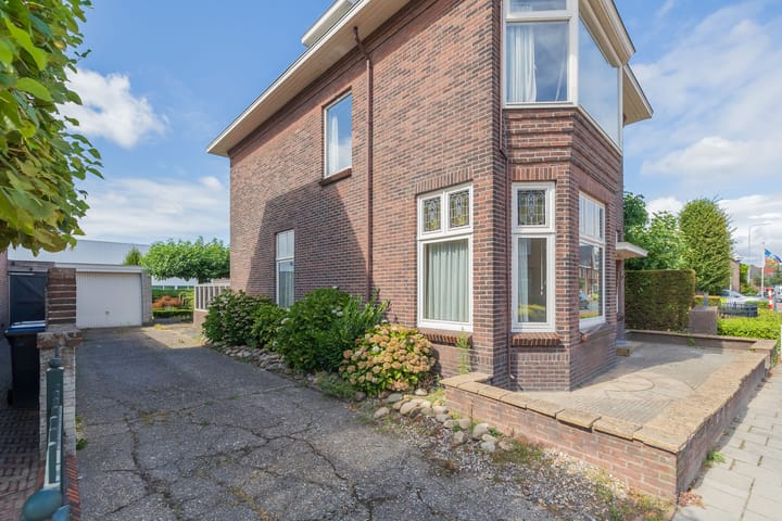 Twee-onder-één-kap te koop: Leidsestraat 80, Hillegom