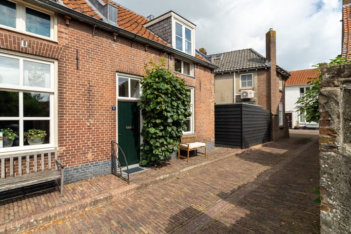 Photo 2 of Spieringstraat 4