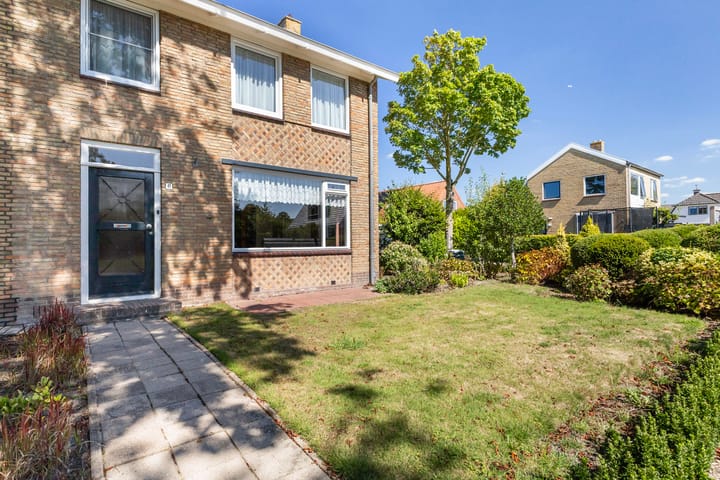 Twee-onder-één-kap te koop: de Kempenaerstraat 41, St.-Annaparochie