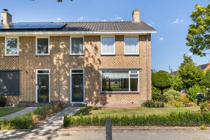 Twee-onder-één-kap te koop: de Kempenaerstraat 41, St.-Annaparochie