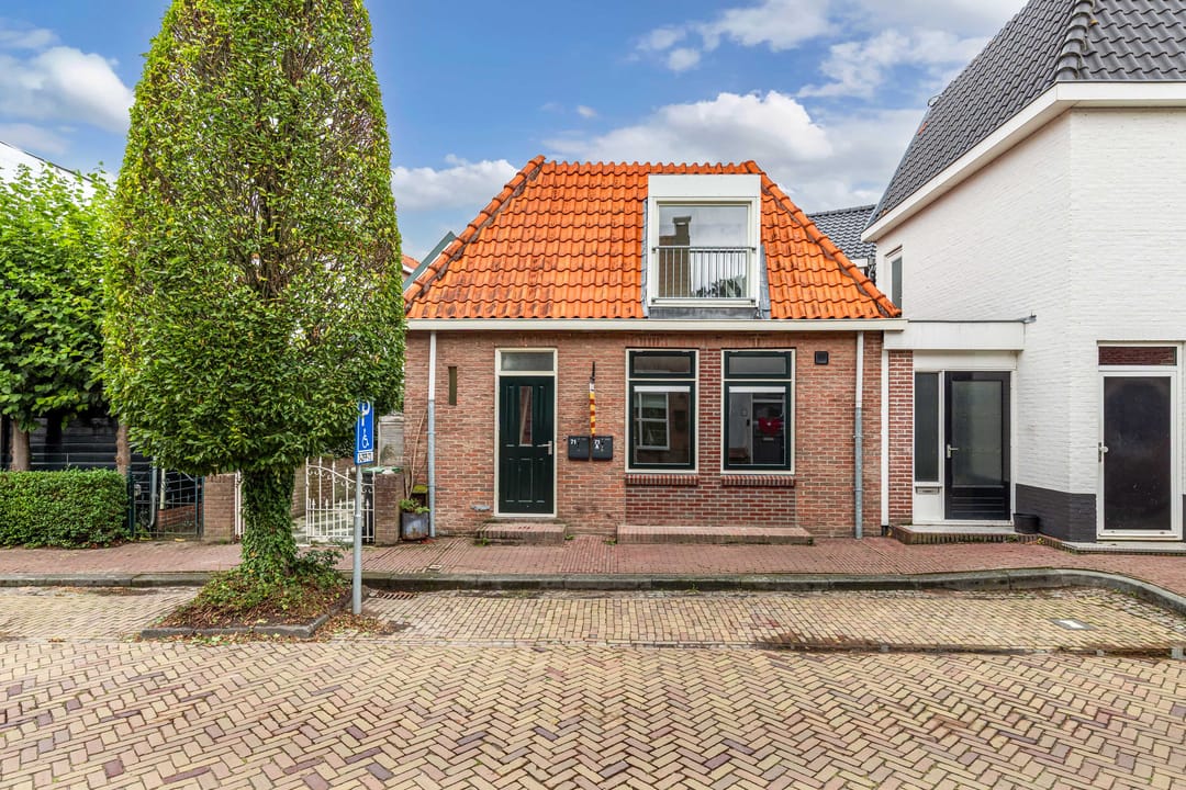 Foto 1 van Bisschopstraat 71