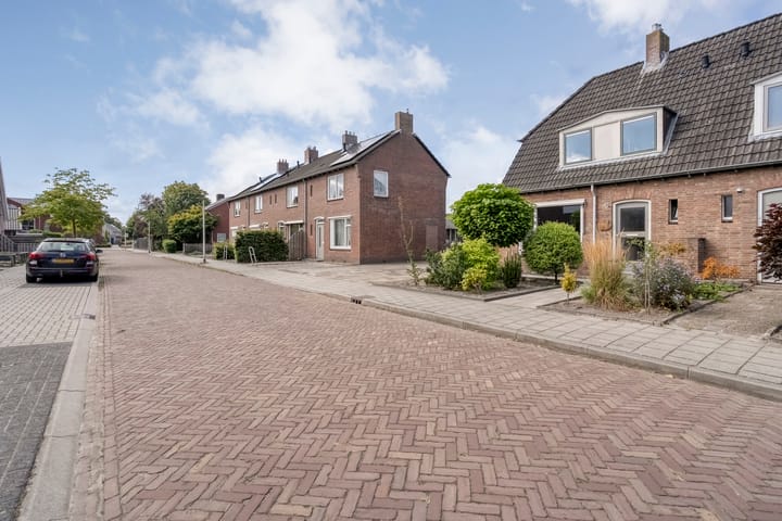 Photo 4 of Irenestraat 9