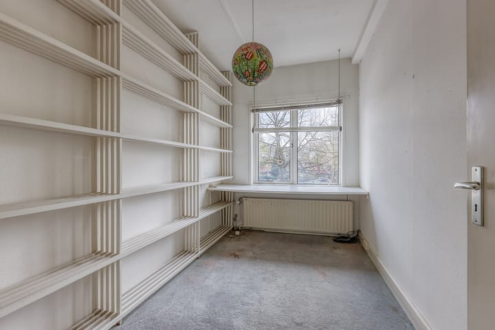 Tussenwoning te koop: Van Zuylen van Nijeveltstraat 122, Wassenaar