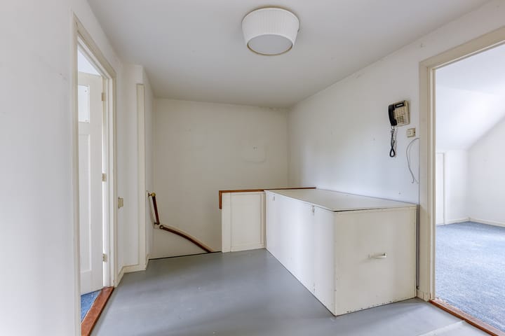 Tussenwoning te koop: Van Zuylen van Nijeveltstraat 122, Wassenaar
