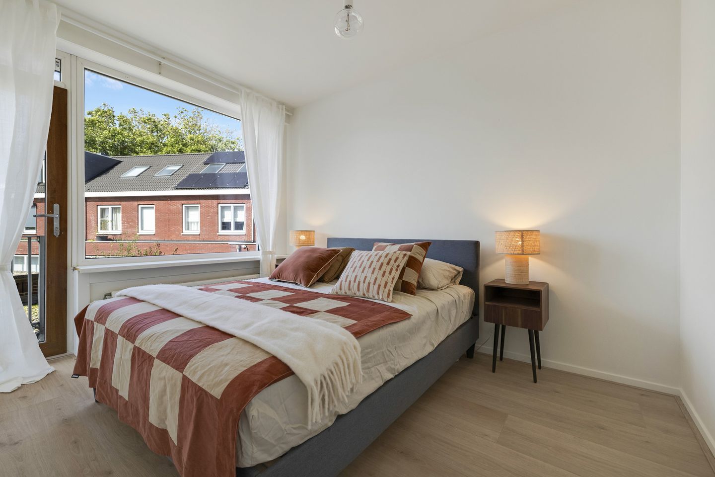 Photo 14 of Hellevoetstraat 35