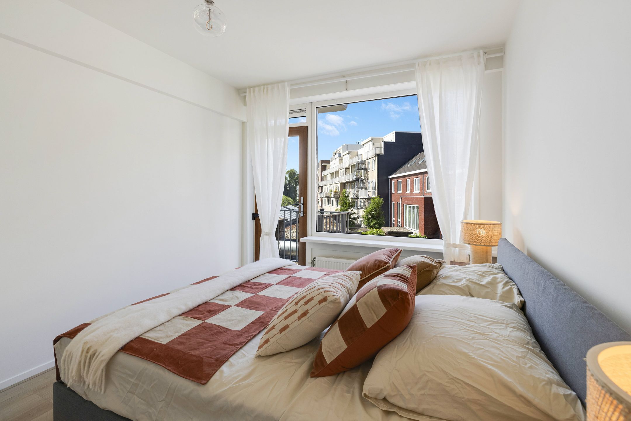 Photo 15 of Hellevoetstraat 35