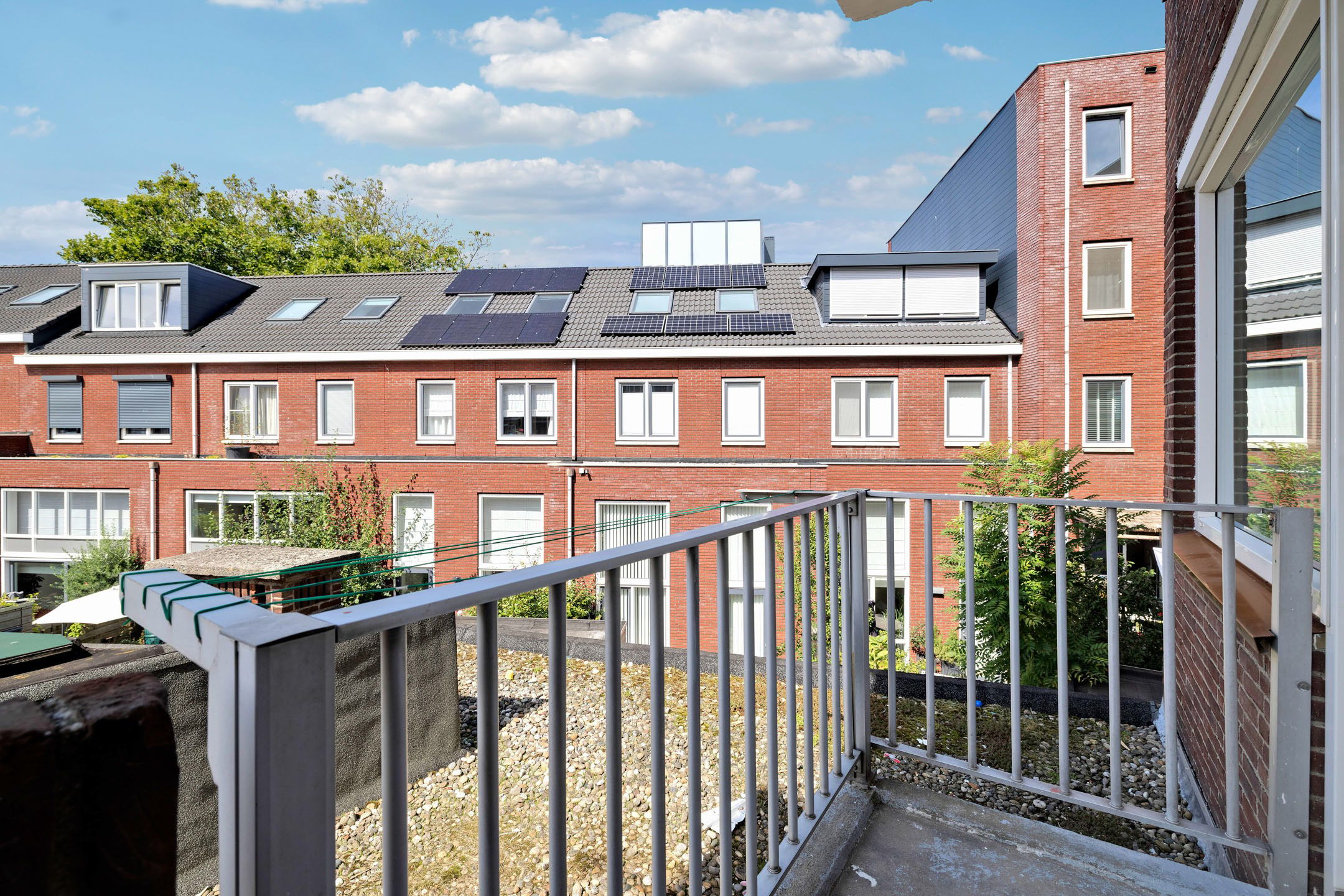 Photo 12 of Hellevoetstraat 35