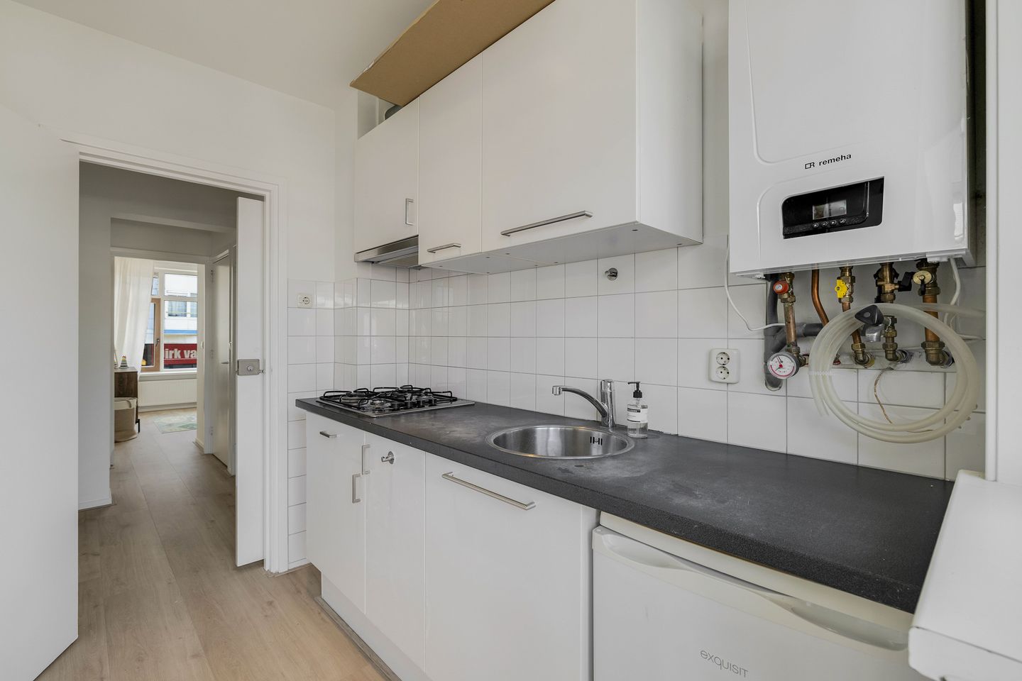 Photo 10 of Hellevoetstraat 35