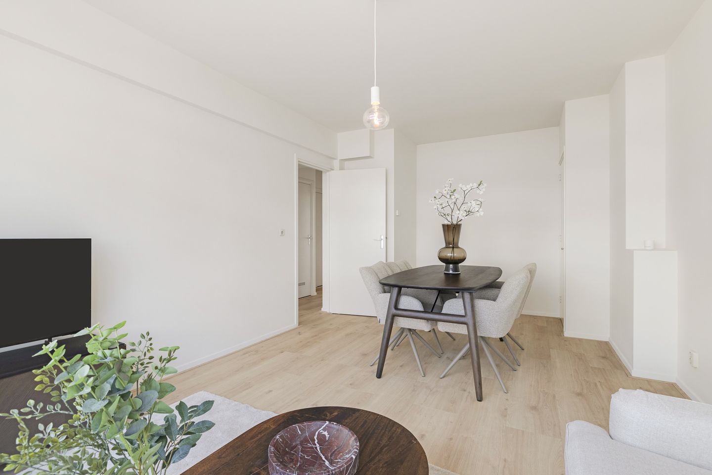 Photo 19 of Hellevoetstraat 35