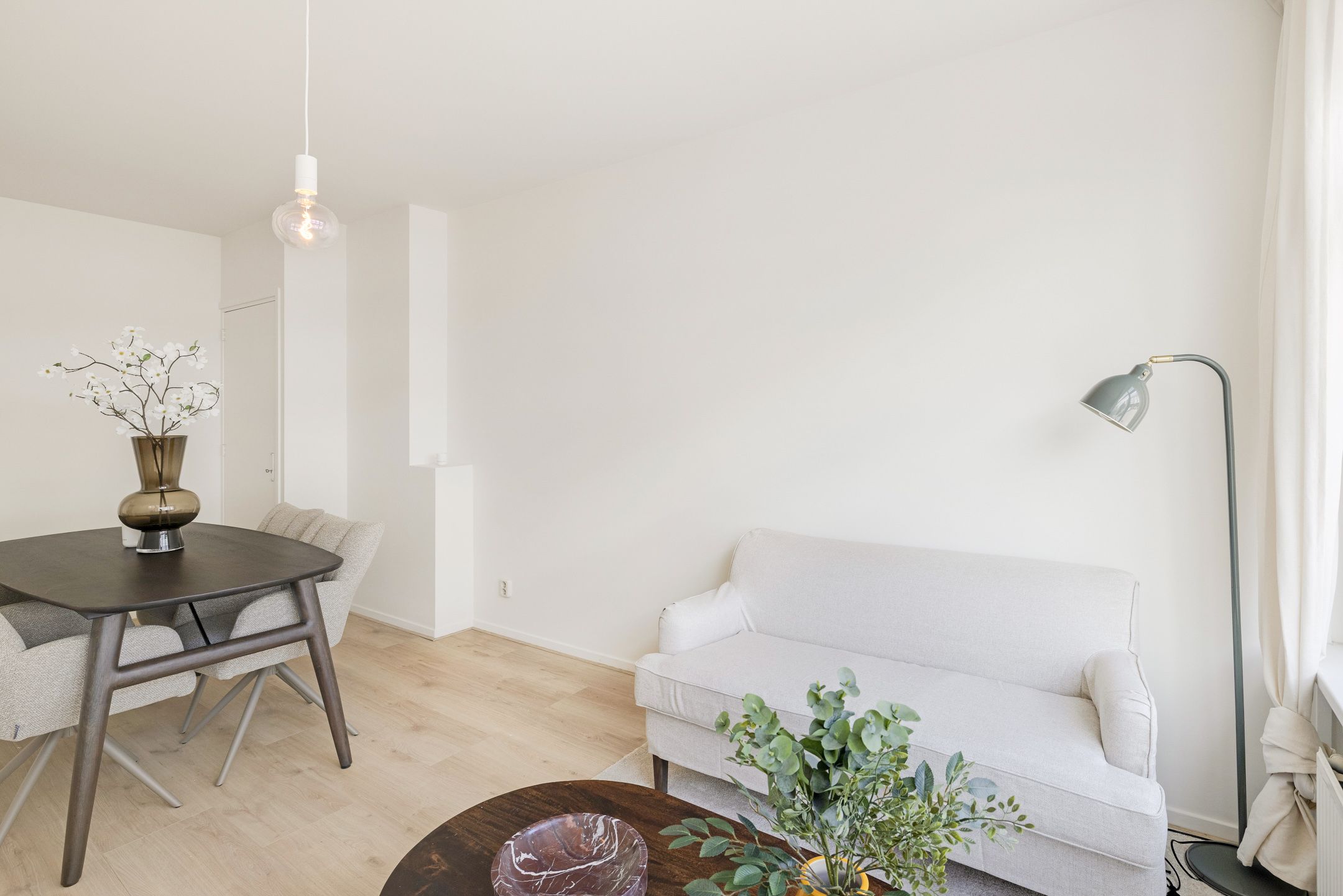 Photo 18 of Hellevoetstraat 35