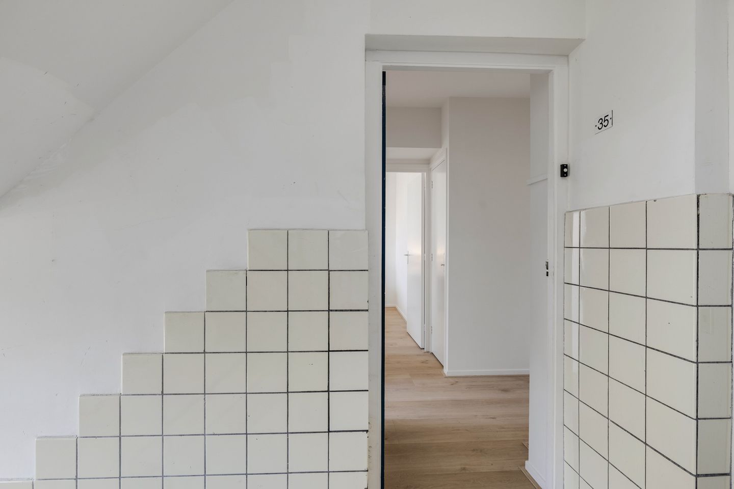 Photo 4 of Hellevoetstraat 35