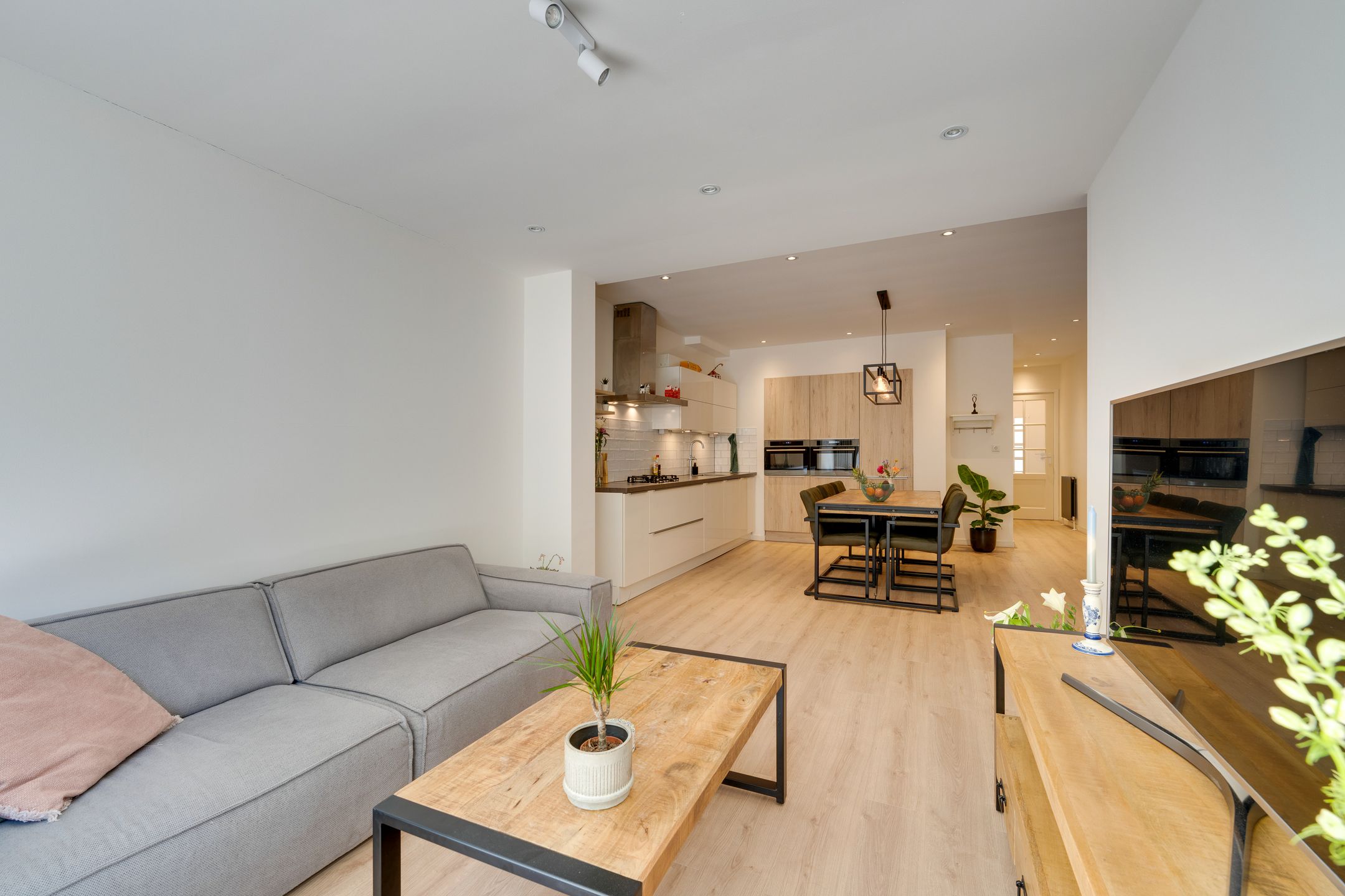 Photo 9 of Orteliusstraat 183-H