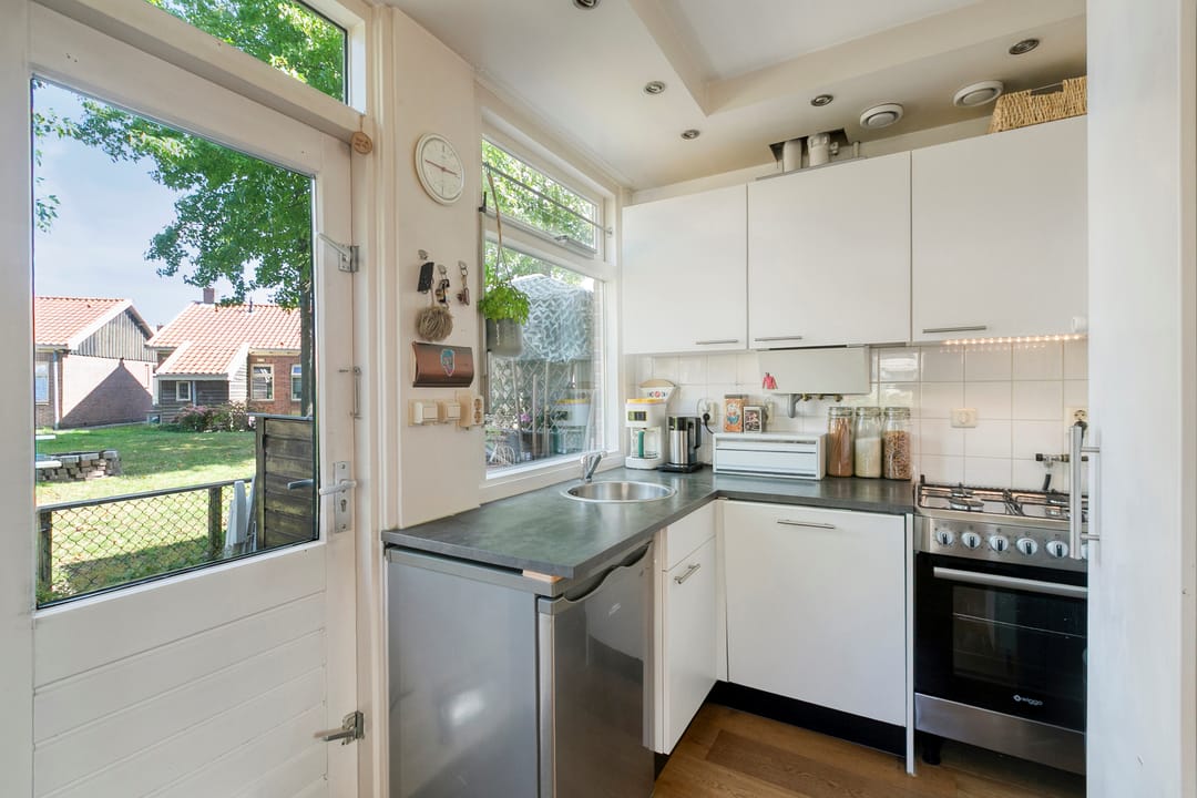 Photo 11 of Distelachterstraat 2