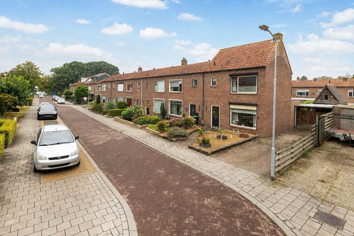 Photo 4 of Herbert van Puttenweg 23
