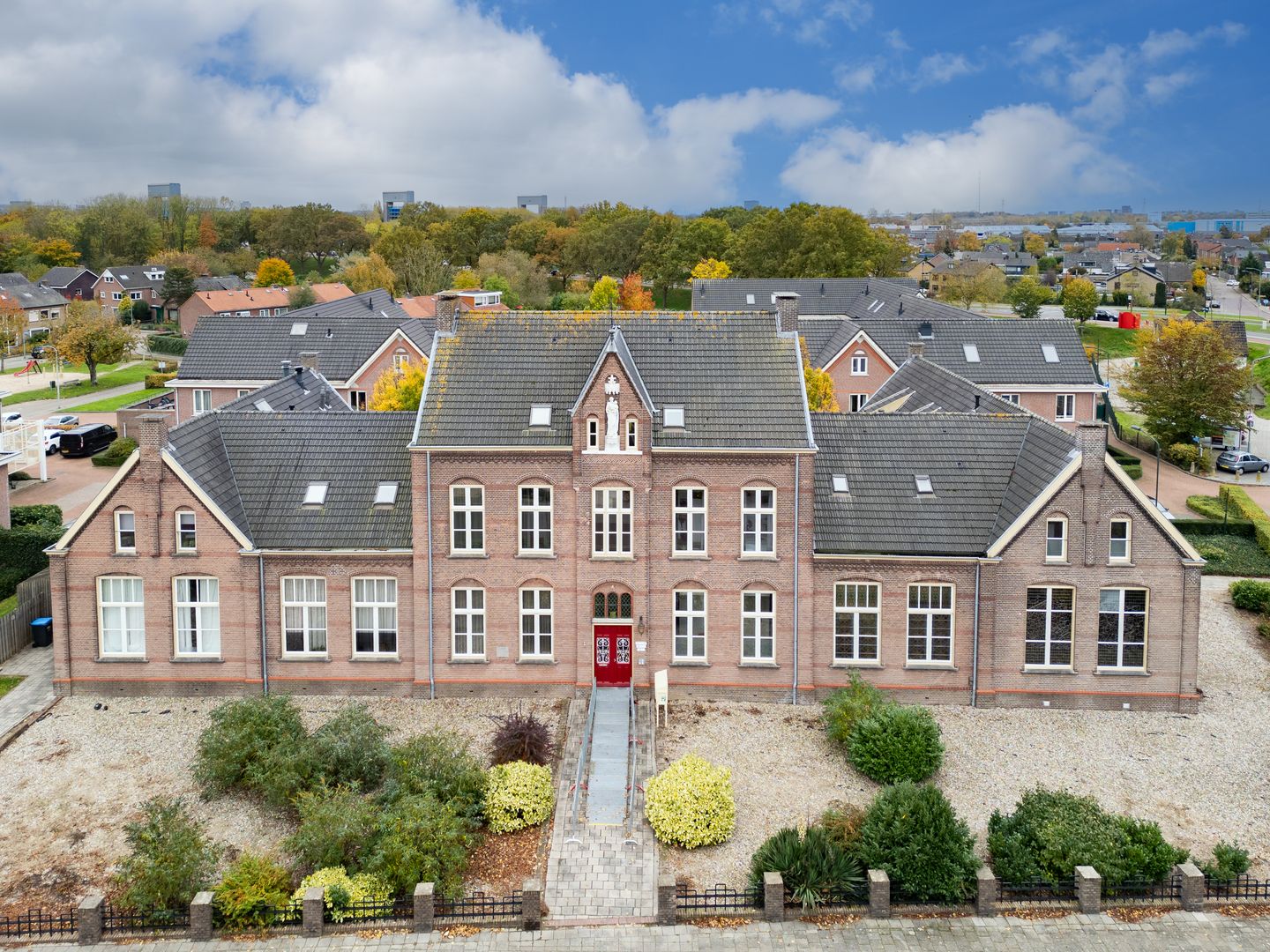 Bekijk foto 1 van Pastoor van der Marckstraat 14