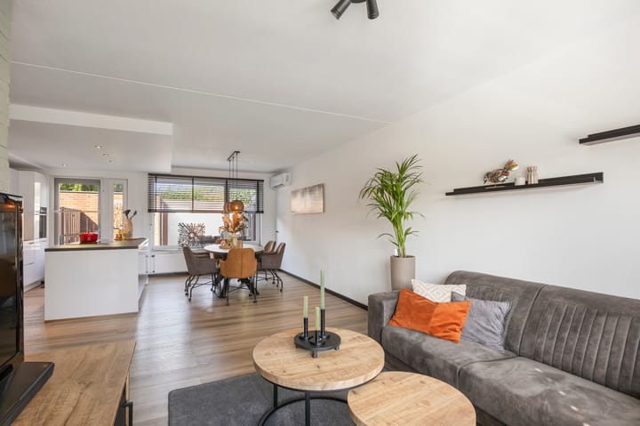 Tussenwoning te koop: de Leuper 25, Schinveld