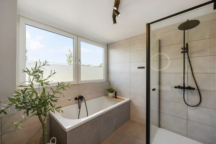 Tussenwoning te koop: de Leuper 25, Schinveld