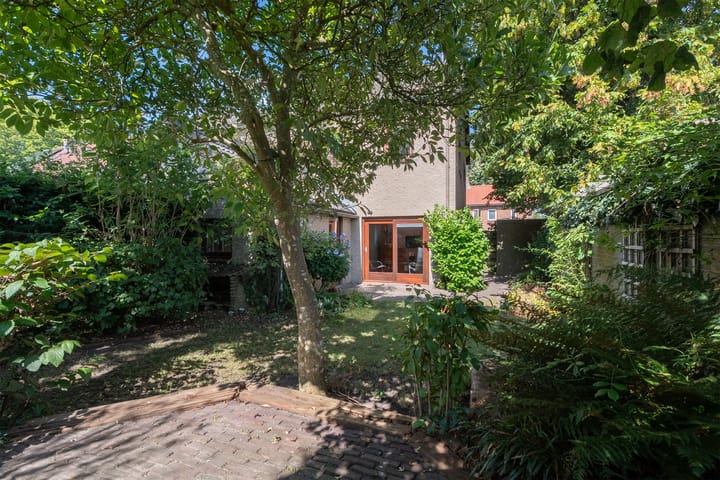 Twee-onder-één-kap te koop: Gladiolenstraat 8, Wageningen