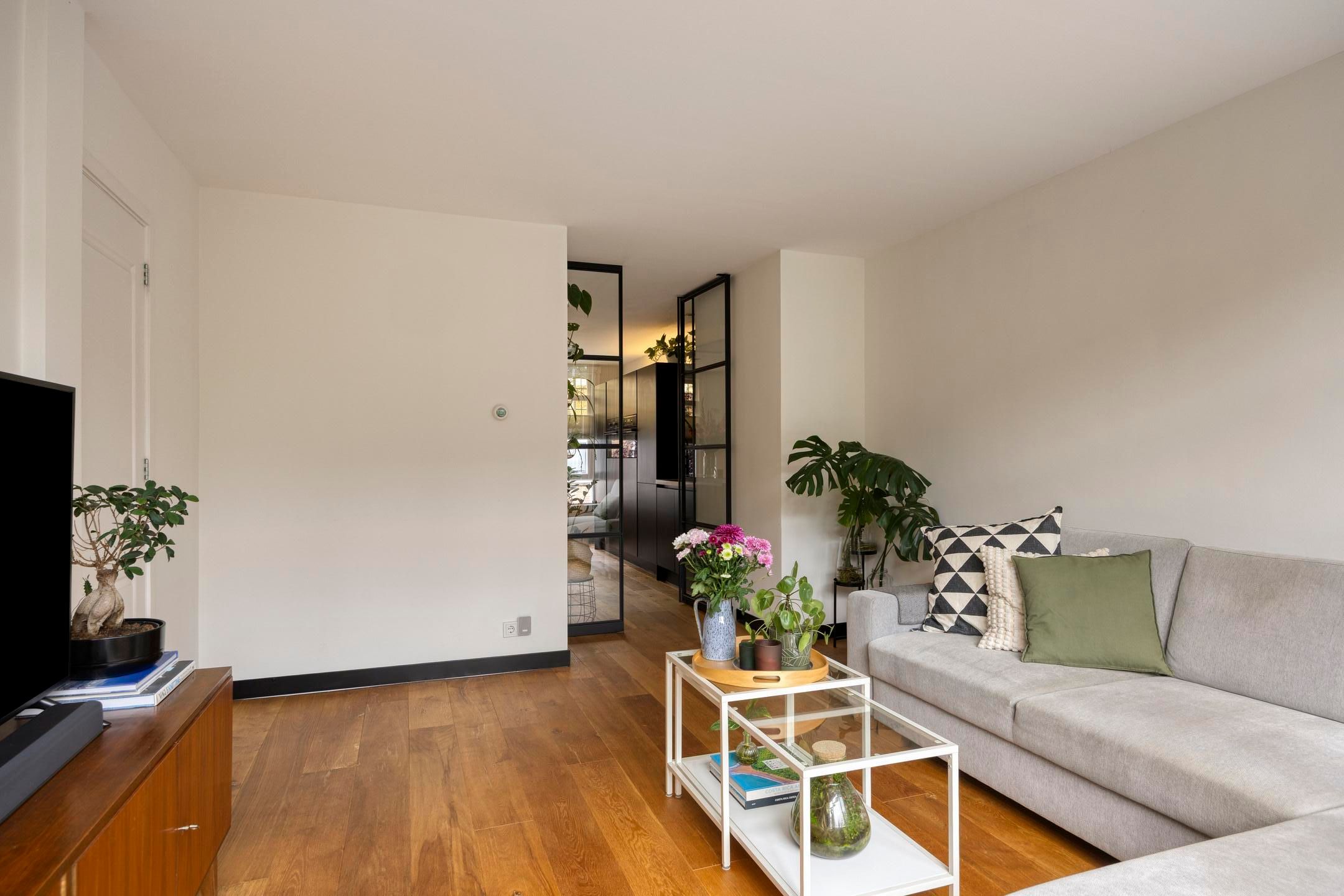Photo 9 of Van Nideckstraat 20-B01