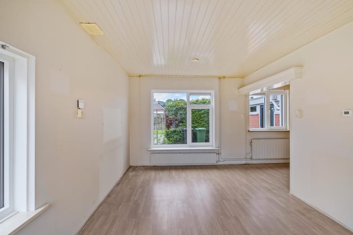 Twee-onder-één-kap te koop: Eikenlaan 11, Zuidbroek