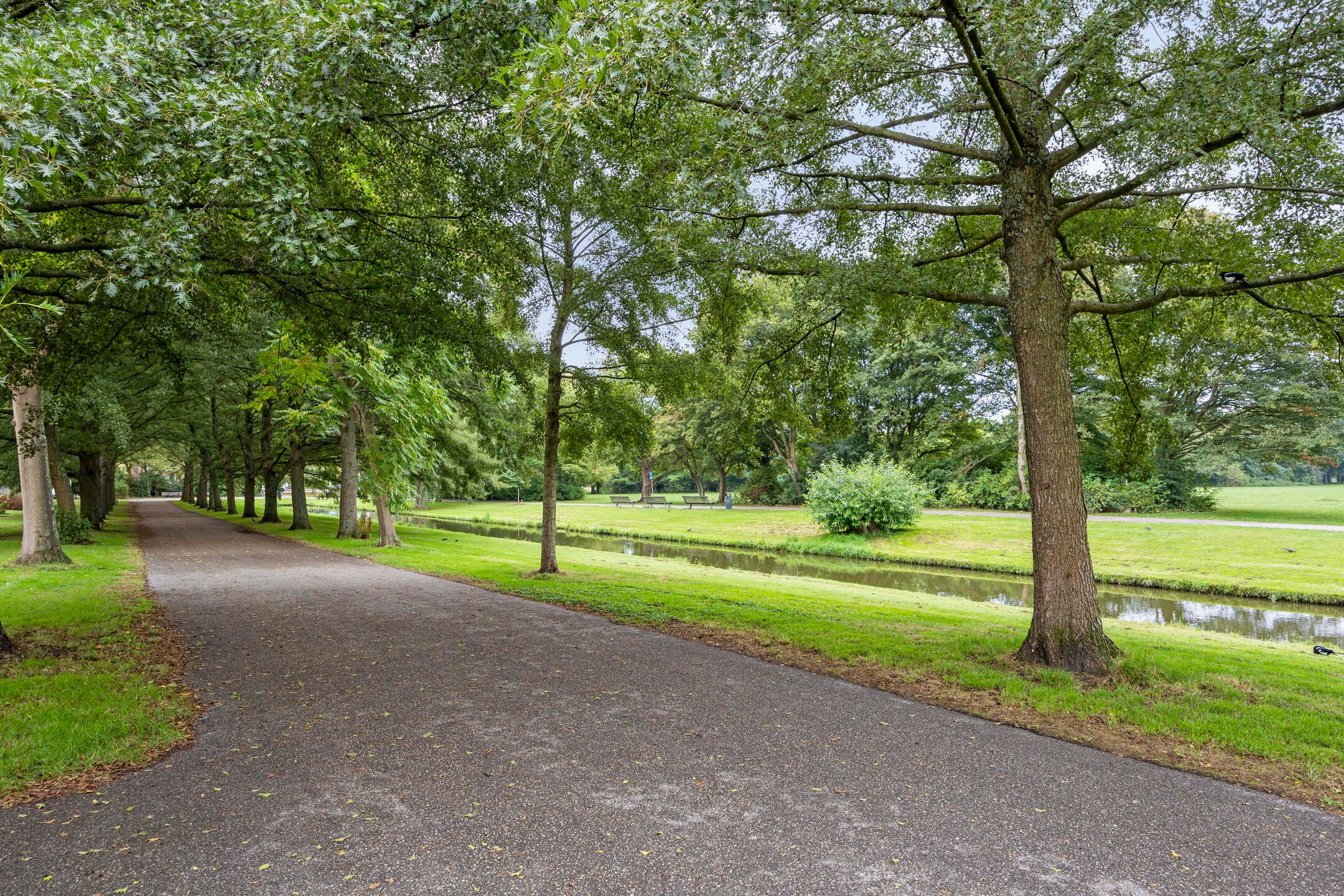 Photo 39 of Van Nideckstraat 20-B01