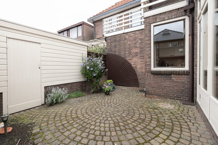 Hoekwoning te koop: Van Boetzelaerstraat 85, Alphen Aan Den Rijn