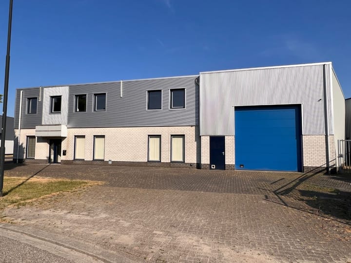 Stikker 24, Asten