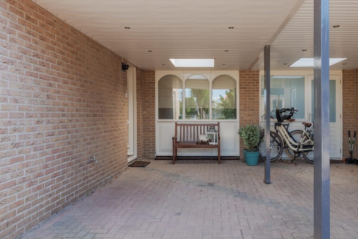 Tussenwoning te koop: Vondellaan 39, Raamsdonksveer