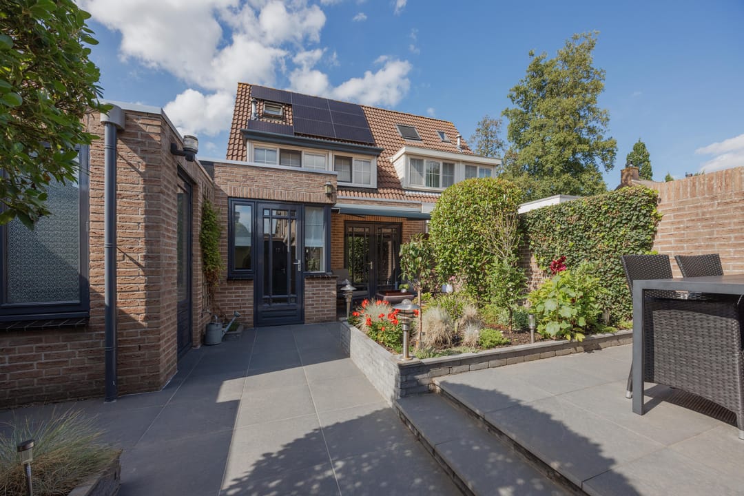 Photo 2 of Vondellaan 39