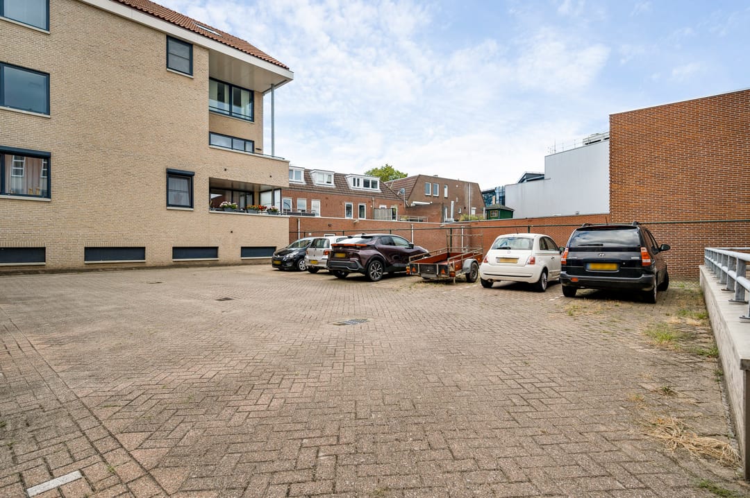 Photo 28 of Burgemeester Hobusstraat 65