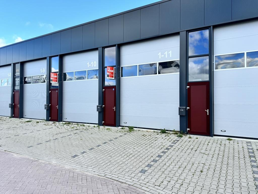 View photo 1 of Winschoterweg 1-11